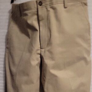Dockers Flat-Front Men's Shorts in Light Khaki
